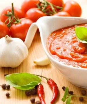 Fesleğenli domates sosu